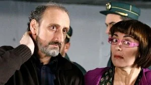 Okupas, flechazos y un golpe en el garaje still