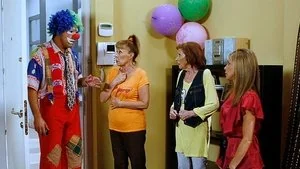 Un viaje, un payaso y un geriátrico en el ático	 still