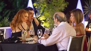 Un bar con wifi, un hombre con peso y una aprendiz de maruja still
