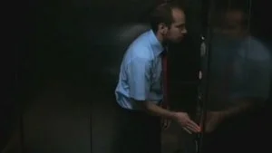 Bref. J'étais coincé dans l'ascenseur. still