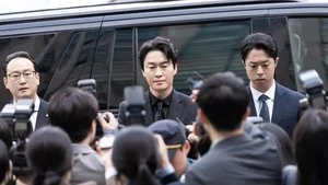 Episode 7 still